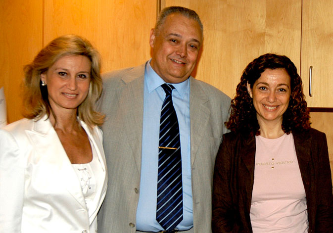(From left to right). María Dolores Bargues, Santiago Mas-Coma and María Adela Valero.